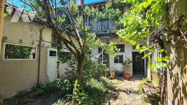 Centre bourg maison et locaux commerciaux pour une surface d'environ 190 m²