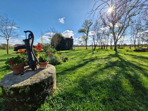 Ferme avec dépendances et grand terrain à Longages