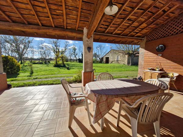 Ferme avec dépendances et grand terrain à Longages