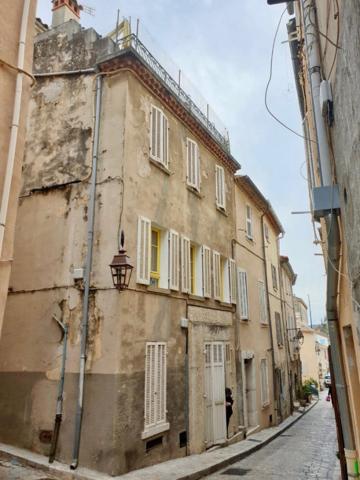 Rare - Maison de village avec toit-terrasse