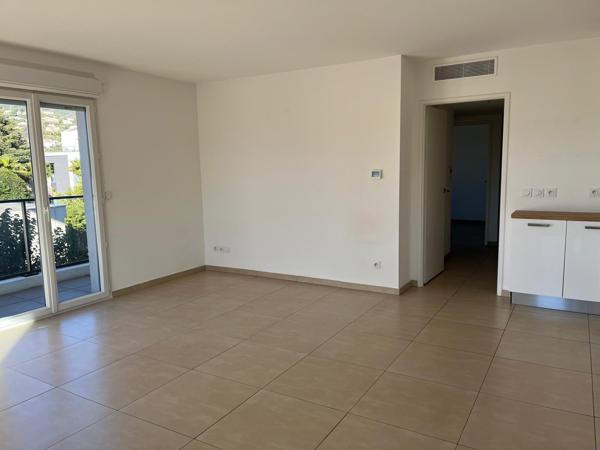 Mandelieu-la-Napoule (06210) APPARTELENT T3 AVEC TERRASSE DANS RESIDENCE RECENTE