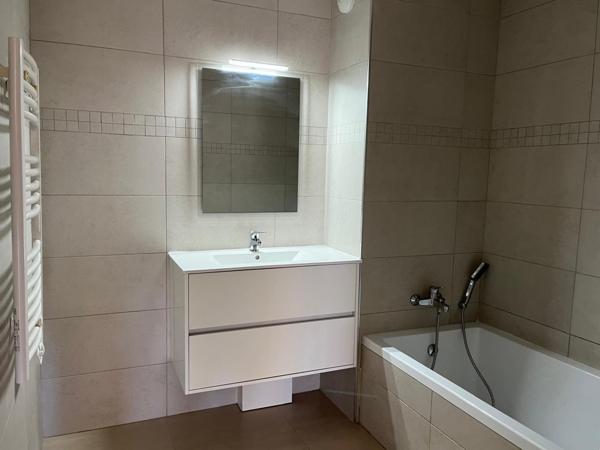 Mandelieu-la-Napoule (06210) APPARTELENT T3 AVEC TERRASSE DANS RESIDENCE RECENTE