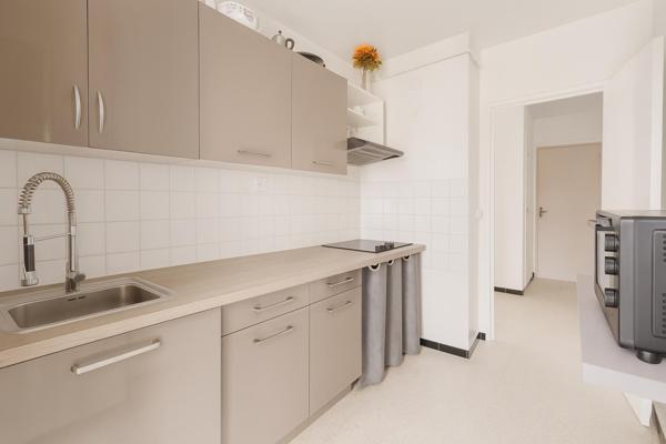 Manosque – Idéal investisseur : appartement T4 de 69 m² avec balcon et cave dans résidence sécurisée