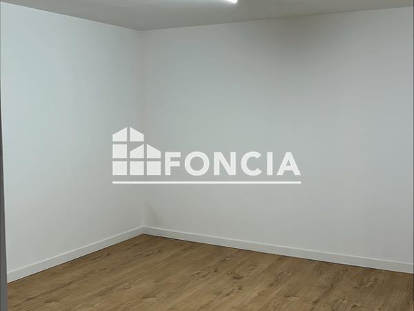 Location Local commercial 2 pièces 59.11 m² - 18 RUE DE LA REPUBLIQUE Brignoles 83170