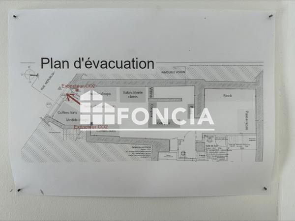 Location Local commercial 2 pièces 59.11 m² - 18 RUE DE LA REPUBLIQUE Brignoles 83170