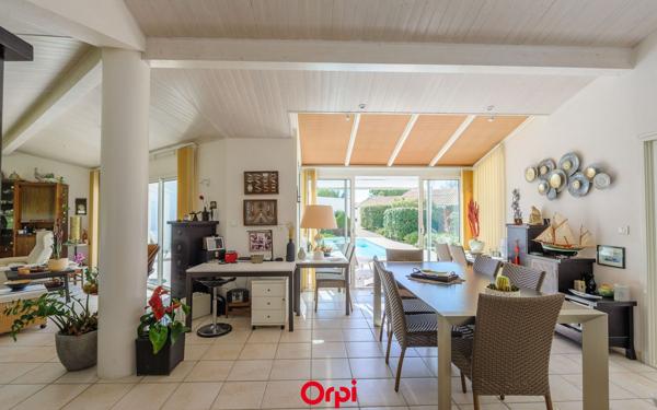 Maison à vendre    6 pièces •  Nieul-sur-Mer