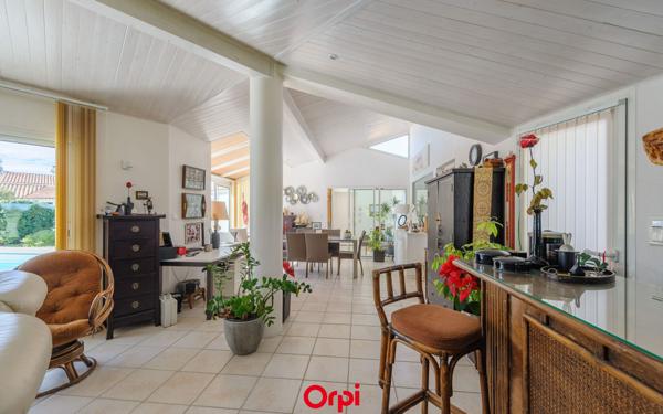 Maison à vendre    6 pièces •  Nieul-sur-Mer