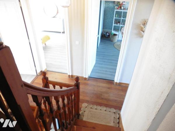 SAINT ETIENNE DE MONTLUC, idéalement située proche écoles et commerces, grande maison 6 chambres.