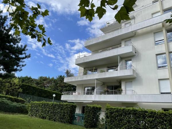 A VENDRE 56 VANNES BERNUS APPT T4  87m² Terrasse 42 m² parking+ garage en S/Sol