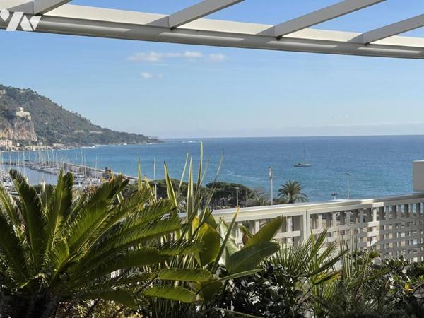 Menton Garavan, 3 pièces de 88m², 30 m² d'extérieur, toit terrasse de 45m² privé, garage et cave 