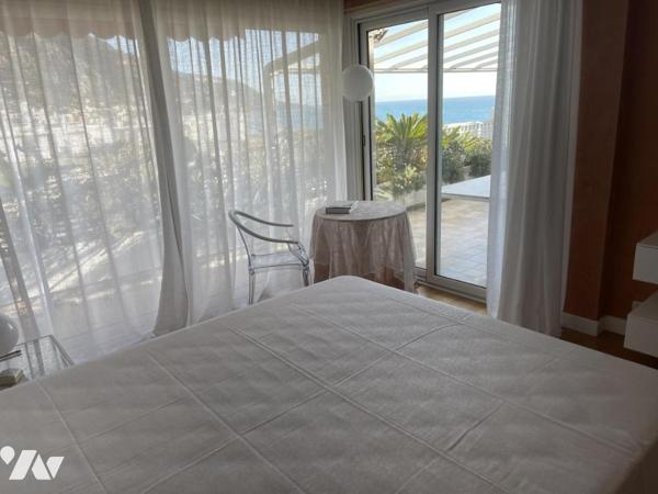 Menton Garavan, 3 pièces de 88m², 30 m² d'extérieur, toit terrasse de 45m² privé, garage et cave 