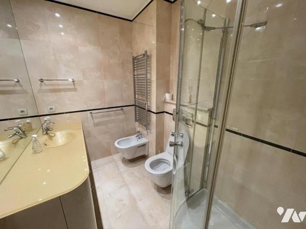 Menton Garavan, 3 pièces de 88m², 30 m² d'extérieur, toit terrasse de 45m² privé, garage et cave 