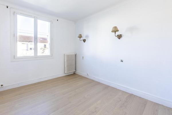 Maison de ville 4ch + bureau, garage et jardin - REF. VM453