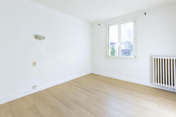 Maison de ville 4ch + bureau, garage et jardin - REF. VM453