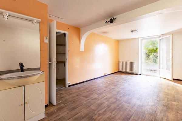 Maison de ville 4ch + bureau, garage et jardin - REF. VM453