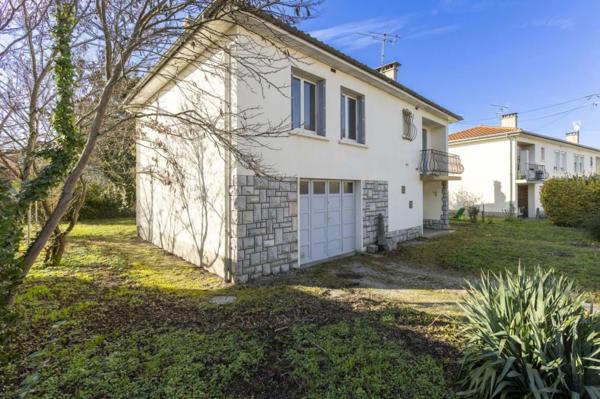 Maison de ville 4ch + bureau, garage et jardin - REF. VM453