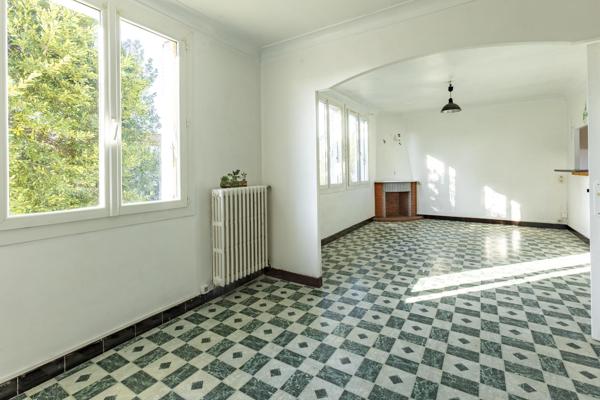Maison de ville 4ch + bureau, garage et jardin - REF. VM453