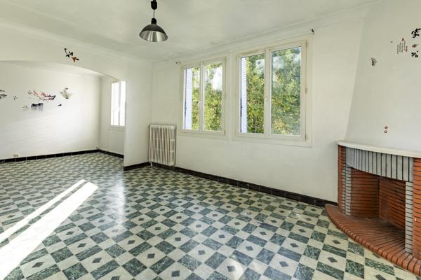 Maison de ville 4ch + bureau, garage et jardin - REF. VM453