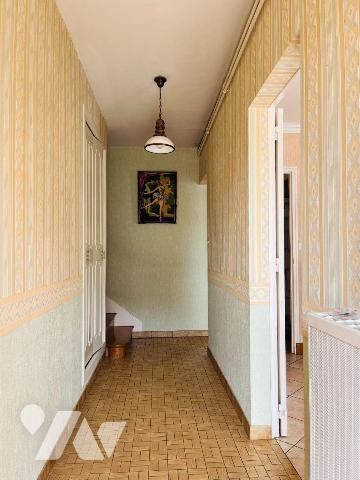 A vendre sur la commune d'Avranches, dans un quartier calme et recherché, à proximité de tous c...