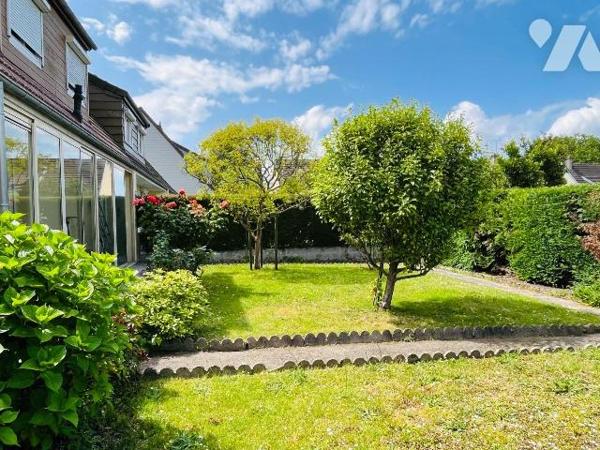 A vendre sur la commune d'Avranches, dans un quartier calme et recherché, à proximité de tous c...