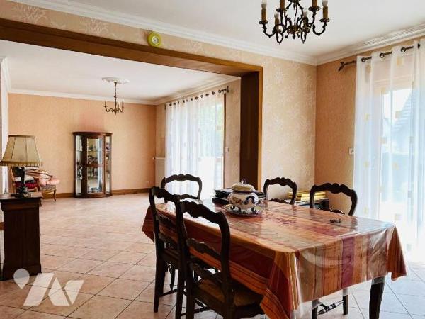 A vendre sur la commune d'Avranches, dans un quartier calme et recherché, à proximité de tous c...