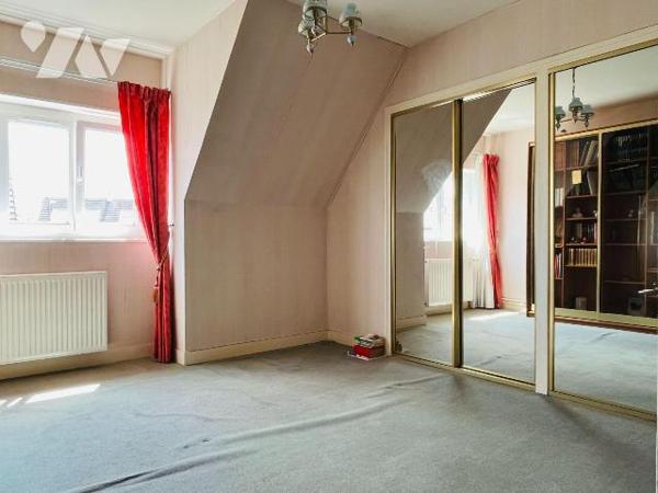 A vendre sur la commune d'Avranches, dans un quartier calme et recherché, à proximité de tous c...