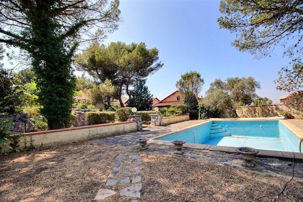 Marigane- Maison  de 4 pieces d une surface de 130 m2 sur une parcelle de 1 466 m2 avec piscine.