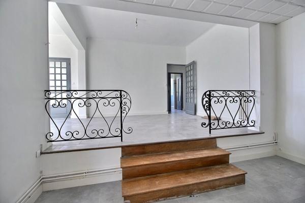 Marigane- Maison  de 4 pieces d une surface de 130 m2 sur une parcelle de 1 466 m2 avec piscine.