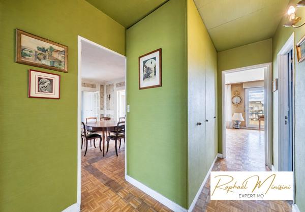 Versailles, appartement de 119 m2 en étage élevé, 4 chambres et balcon