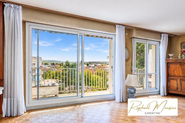 Versailles, appartement de 119 m2 en étage élevé, 4 chambres et balcon