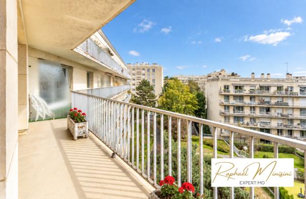 Versailles, appartement de 119 m2 en étage élevé, 4 chambres et balcon