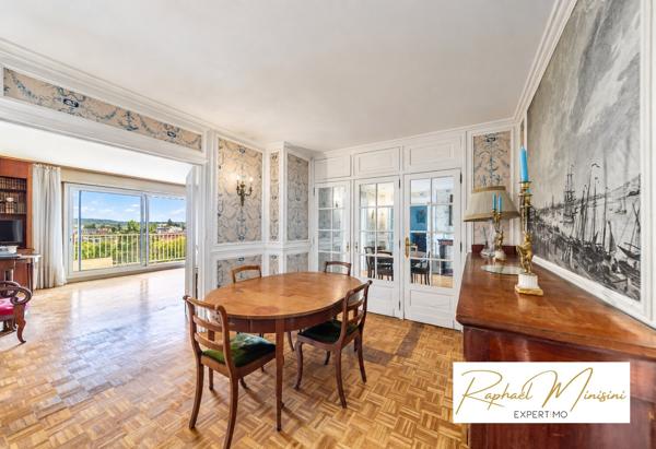 Versailles, appartement de 119 m2 en étage élevé, 4 chambres et balcon
