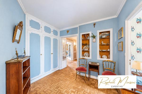 Versailles, appartement de 119 m2 en étage élevé, 4 chambres et balcon