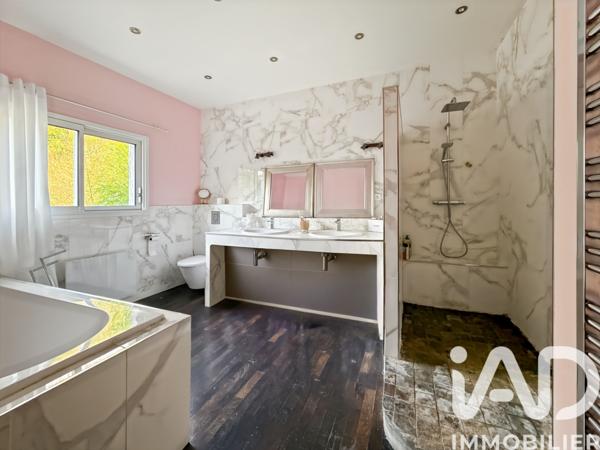 Maison à vendre 8 pièces 279,5 m² Santeny