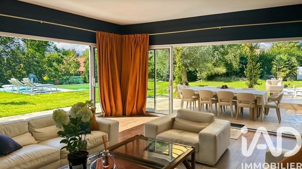 Maison à vendre 8 pièces 279,5 m² Santeny