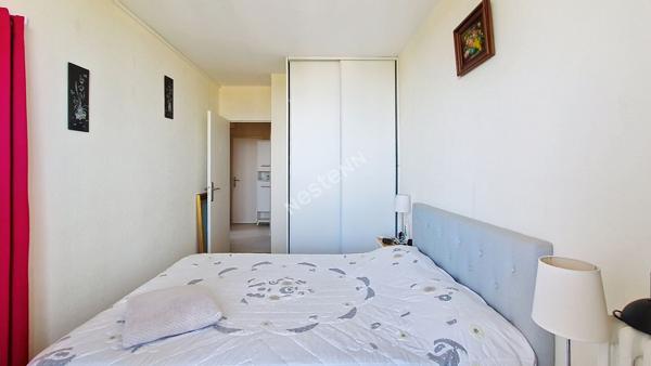 BEL APPARTEMENT T3 DE 70 M² ENTIÈREMENT RÉNOVÉ AVEC DEUX BALCONS ET VUE DÉGAGÉE À POITIERS