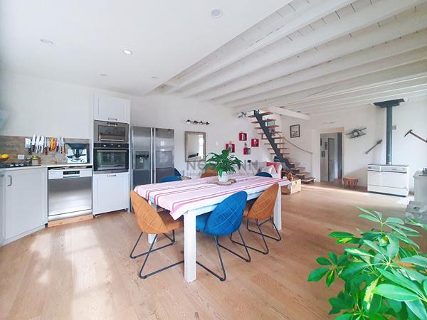 Exclusif : Maison de caractère avec piscine à Villette D Anthon proche toutes commodités