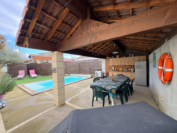 Exclusif : Maison de caractère avec piscine à Villette D Anthon proche toutes commodités