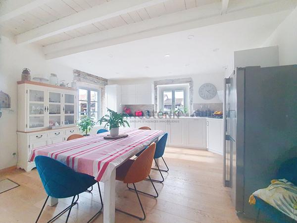 Exclusif : Maison de caractère avec piscine à Villette D Anthon proche toutes commodités