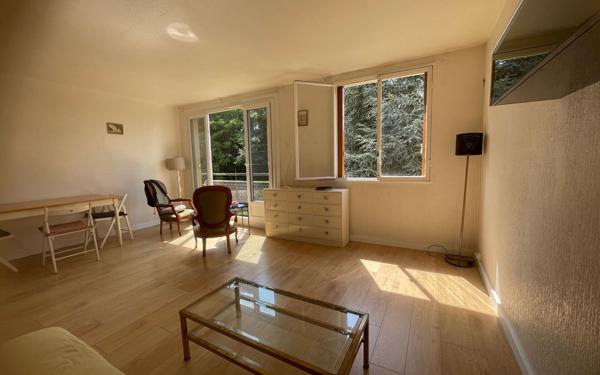 Appartement à vendre    4 pièces • 57,47 m2 Viroflay