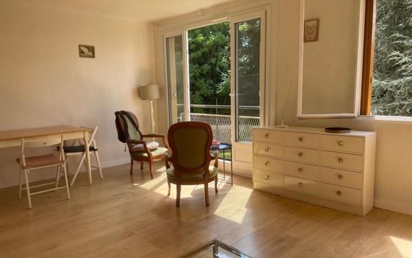 Appartement à vendre    4 pièces • 57,47 m2 Viroflay