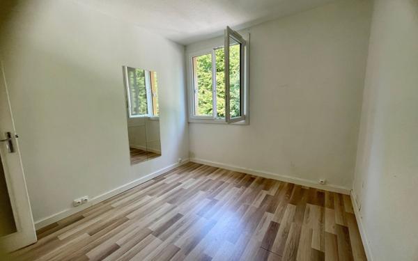 Appartement à vendre    4 pièces • 57,47 m2 Viroflay