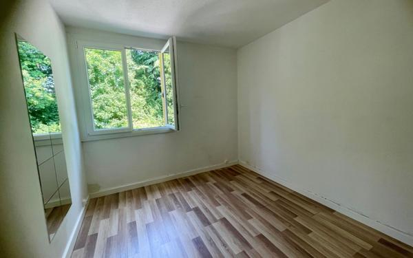 Appartement à vendre    4 pièces • 57,47 m2 Viroflay