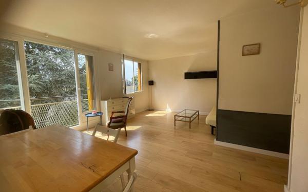 Appartement à vendre    4 pièces • 57,47 m2 Viroflay