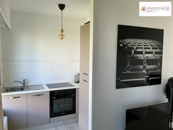 Studio meublé et sa place de parking