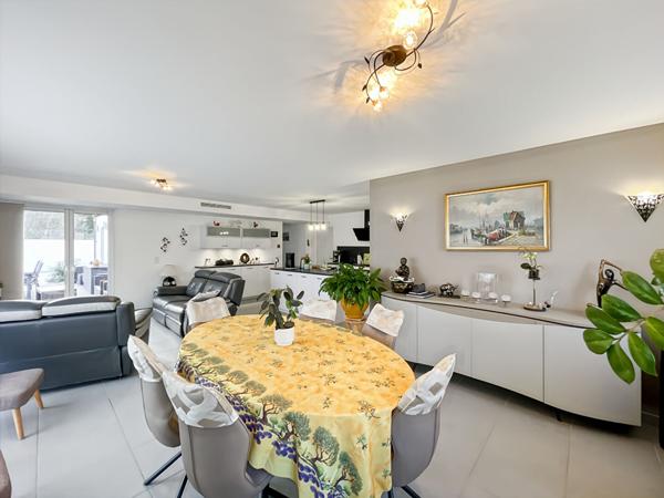 Maison récente de type 4 avec garage et piscine