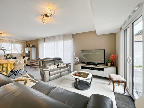 Maison récente de type 4 avec garage et piscine