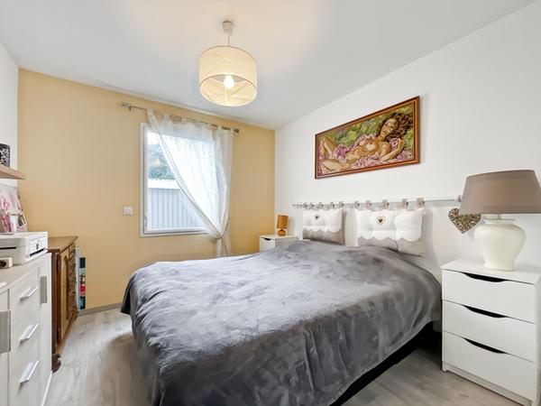 Maison récente de type 4 avec garage et piscine