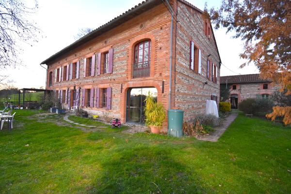 - CORPS DE FERME - 379m2 Cintegabelle (31550)
