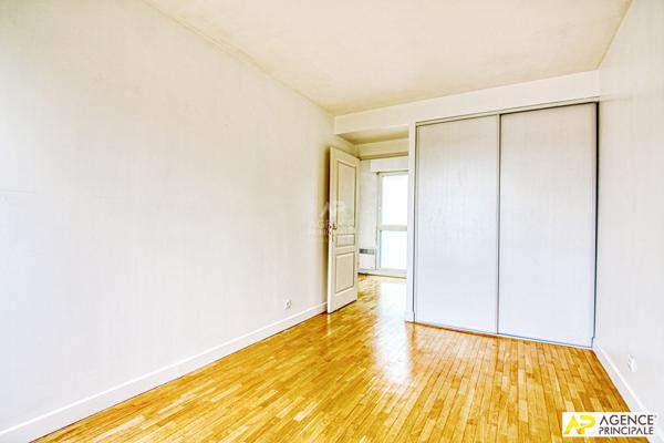 Versailles Montreuil Appartement duplex 'Esprit maison" 4 pièce(s) 68 m2 carrez rez de jardin avec terrasse/ jardin, cave et 2 places de parking en sous-sol €490 000 ** - Référence 25499